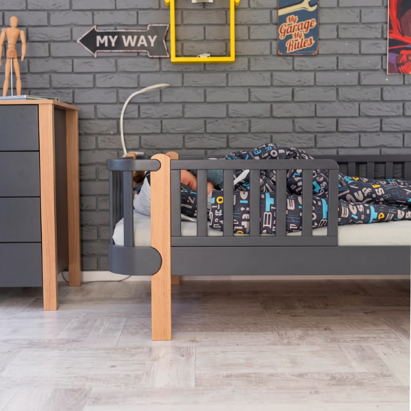 Dětská postel Zukko Gekko 160x80. Tmavě šedá / Přírodní buk
